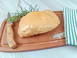 Foie gras jsou ztu�n�lá husí nebo kachní játra a kvalitní výrobek m��e stát...