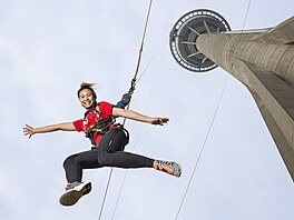 Ao-men lü-jou-tcha, známá také jako Macau Tower, je nejvy��í stavbou v �ínském...