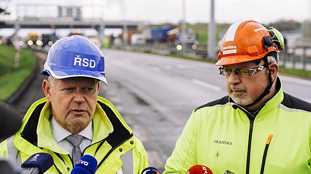 Na Praskm okruhu v seku od st Lochkovskho tunelu ke sjezdu na Slivenec zaala v pondl po zimn pestvce druh polovina vmny povrchu vozovky. (31. bezna 2025)