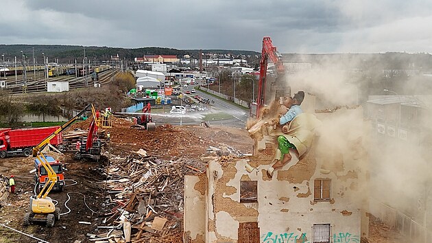 Pavla��k v Jate�n� �el k zemi. M�stem bude proch�zet v�chodn� okruh Plzn�