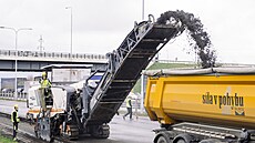 Na Praském okruhu v úseku od ústí Lochkovského tunelu ke sjezdu na Slivenec...