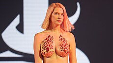 Pro ty, kdo se nestydí. Pra�ský erotický veletrh vystavil odhalené vystupující...