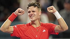 Jakub Men�ík slaví vít�zství na turnaji v Miami.