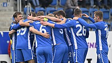 Libere�tí fotbalisté slaví branku proti Slovácku.