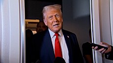 Jestli nepodepí�e, bude mít velké problémy, vyhro�uje Trump Ukrajin�