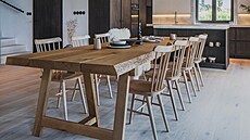 K jídelnímu stolu m��e usednout a� deset stolujících, co� u p�ti�lenné rodiny...