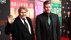 Bruce Glover a jeho syn Crispin Glover na premié�e druhé �ady seriálu Ameri�tí...