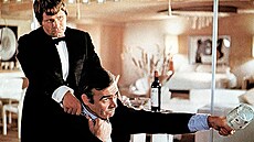 Bruce Glover a Sean Connery ve filmu Diamanty jsou v��né (1971)