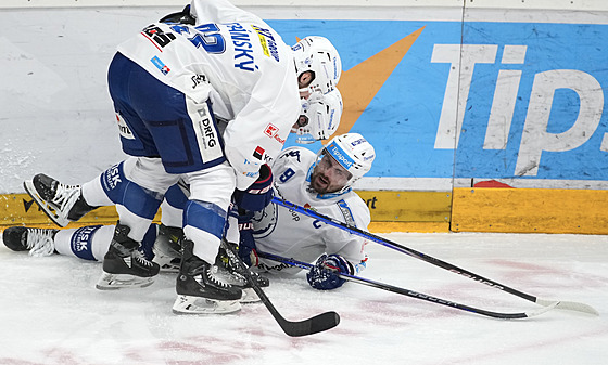 Hokejisté Komety se radují z vyrovnání,