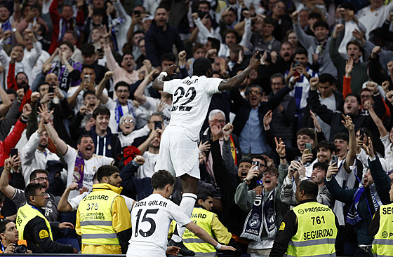 Obránce Antonio Rüdiger z Real Madridu se raduje s vyrovnání proti Realu...