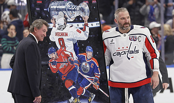 Wayne Gretzky pózuje s Alexandrem Ovekinem z Washingtonu a obrazem k...