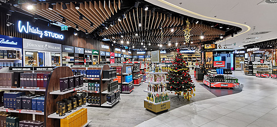 Dodávka osv�tlení  od prost�jovské pobo�ky ITABu do otev�ené prodejní plochy...