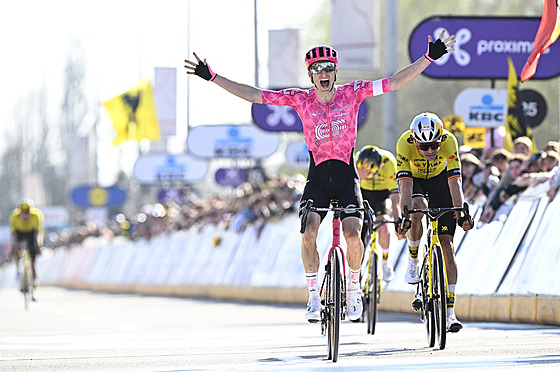 Takový obrázek z cíle Nap�í� Flandry nikdo ne�ekal. Neilson Powless senza�n�...