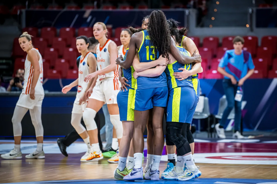 Basketbalistky USK se radují z postupu do semifinále Euroligy.