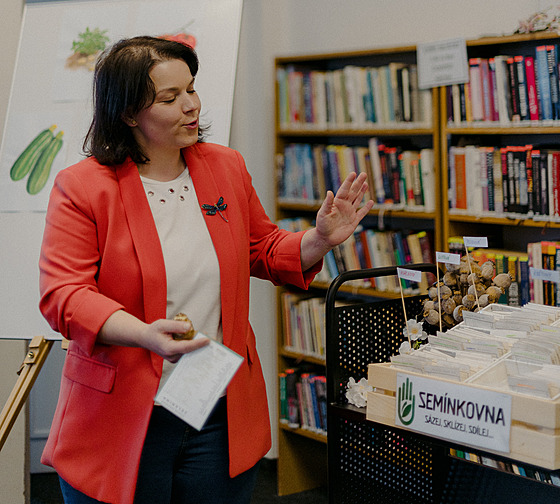Za zrodem Semínkovny stojí Pavlína Remeová z rodinné farmy Koeny.