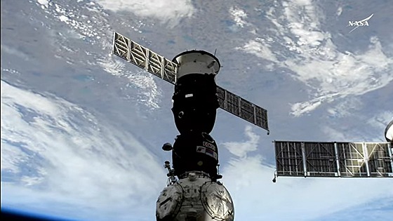 Kosmická lo Sojuz MS-27 pipojená k Mezinárodní vesmírné stanici