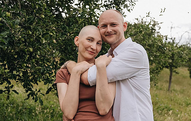 Rakovina jde příliš rychle, šokuje oblíbená blogerka. V Česku pro ni není pomoc
