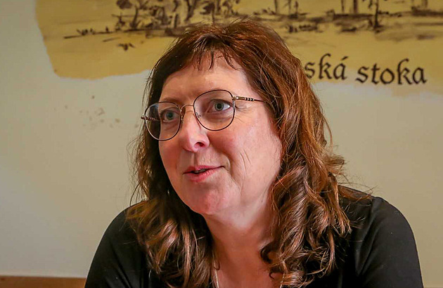 Mirka Duáková je lenkou souboru Dudleban a zárove vede dti v Doudlebánku.