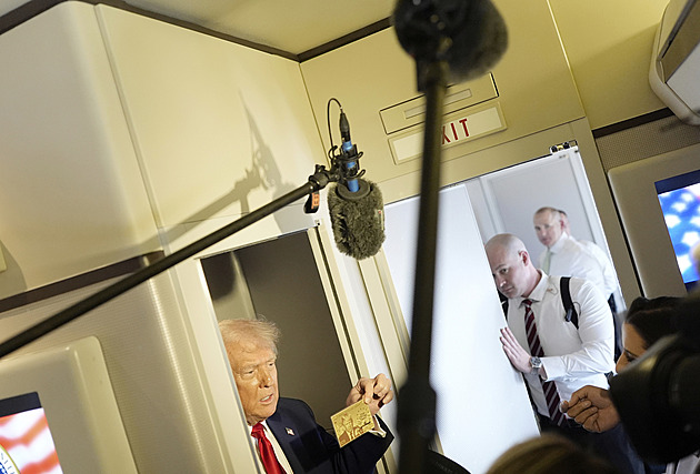 Když nezrušíte odvetná opatření, přijdou cla ve výši 50 procent, pohrozil Trump Číně