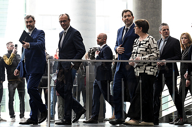 Merz platí daň z velkých koalic. Jak se AfD stala průzkumově nejsilnější stranou v Německu