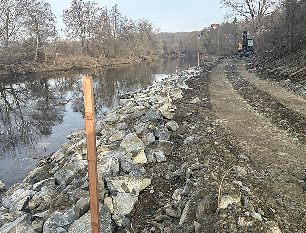 Na podzim 2025 se mají cyklisté dokat otevení prvního úseku nové cyklostezky...