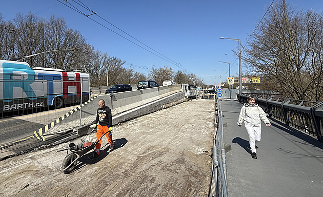 Stavbai opravy nezvládnou do konce íjna, jak pedpokládali (7. dubna 2025)