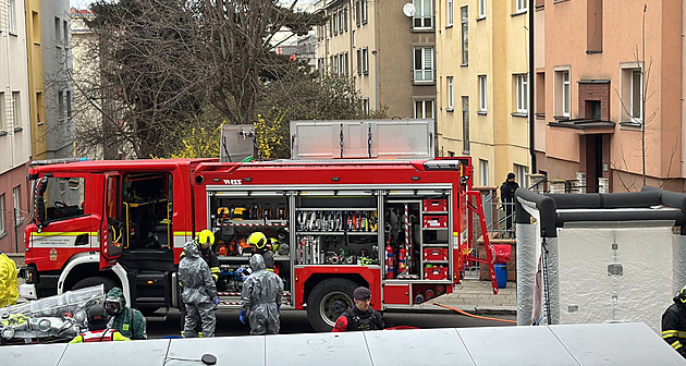 Muž se zabarikádoval v domě kvůli převozu do léčebny, hrozil výbuchem a antraxem