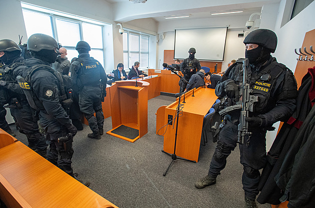 Obrat v kauze ubodané družky. Muž dostal sedmnáct let, až poté zamíří do detence