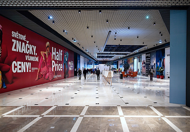 V karlovarském obchodním centru zprovoznili dalí ást nových prostor. V pední...