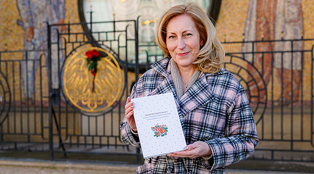 Kniha, její spoluautorkou je etnografka Veronika Hrbáková, pibliuje metody...