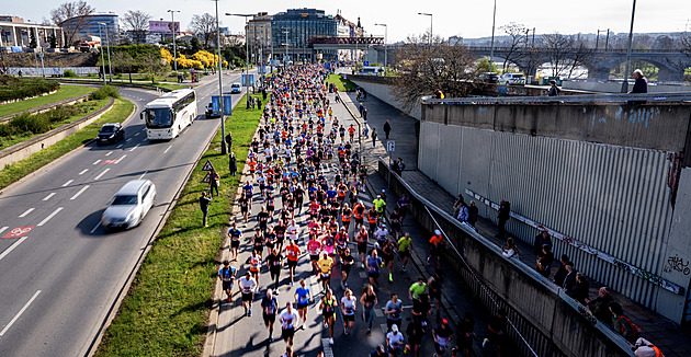 Pražský půlmaraton 2026: trasa, program, mapa, dopravní omezení