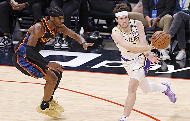 Lakers zasypali lídra NBA trojkami. Krejčí neomylný, k výhře přispěl 17 body
