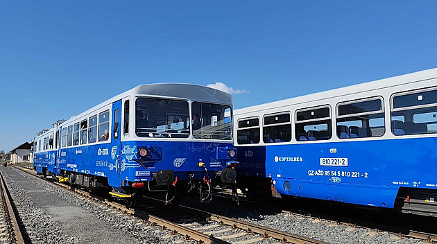 Vlak bez strojvůdce najezdil už 3 000 kilometrů, reaguje na zvířata i vůz na přejezdu