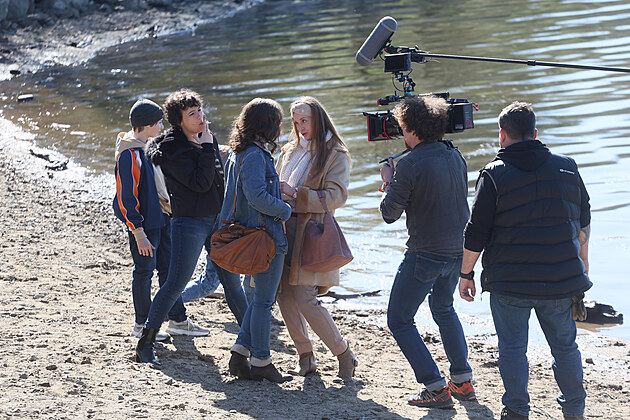 V Brn se natáí seriál o osudech spisovatelky Simony Monyové. Ve skupince...