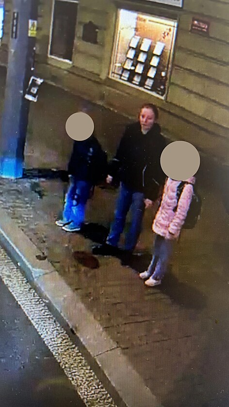 Policie pátrá po en, která v centru Ústí nad Labem vstoupila s dtmi pímo...