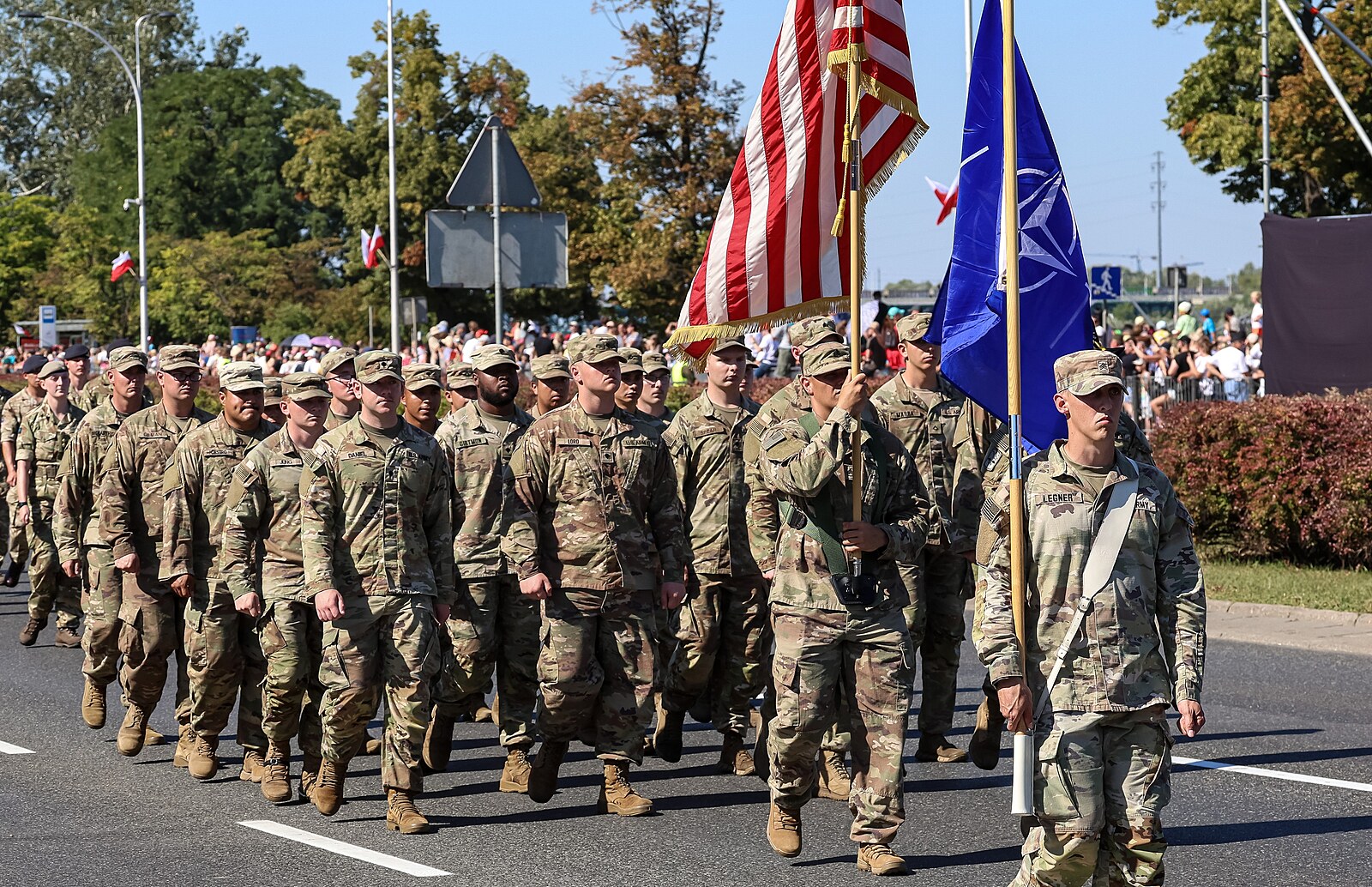 Pentagon vyšle na Blízký východ další tisíce vojáků, navyšuje kapacity kolem Íránu