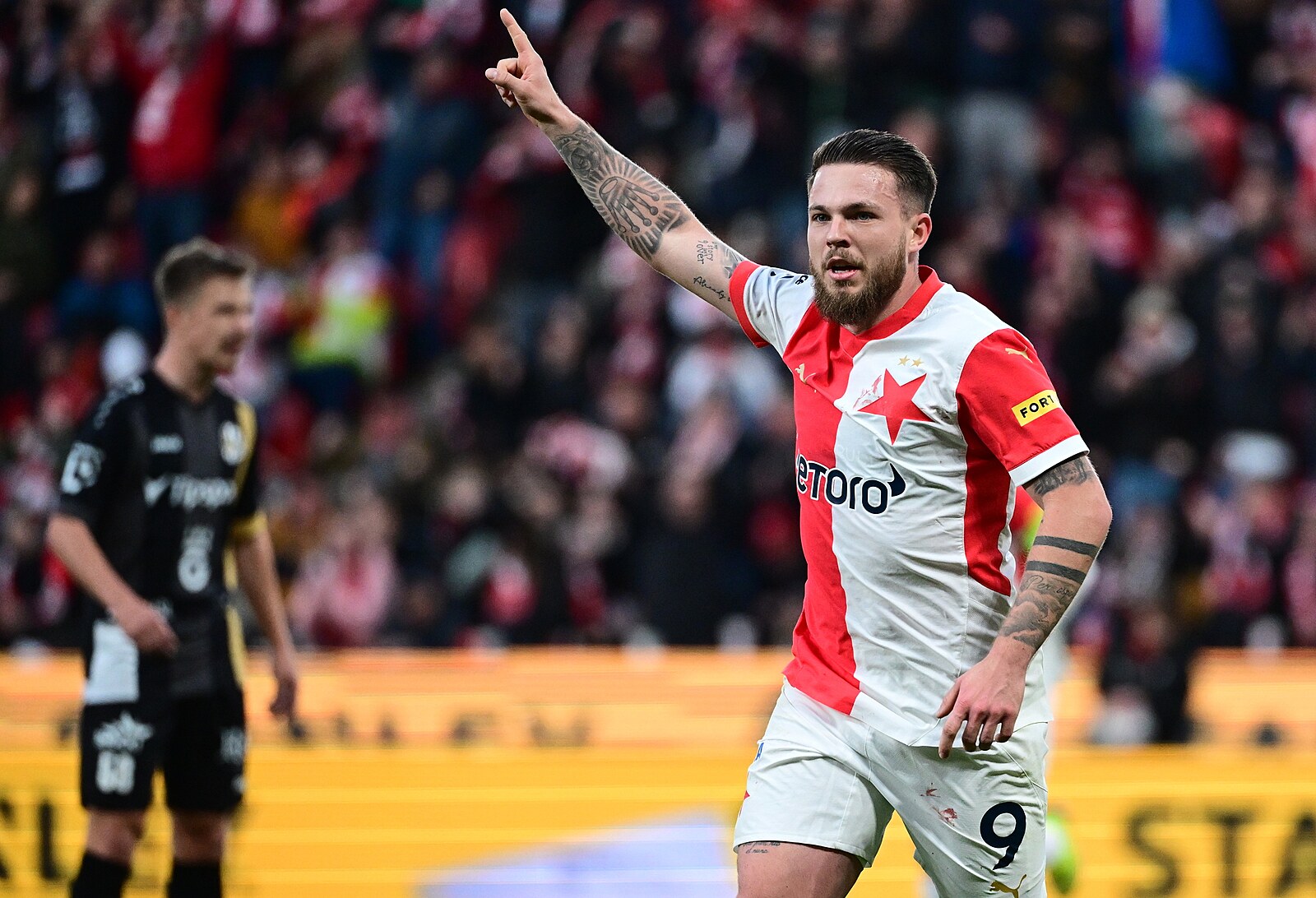 Slavia – Hradec 2: 1, Lider kaybetti, ciro Kušej tarafından düzenlendi. Başlık sadece sekiz puan eksik