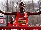 Vít�zem Pra�ského p�lmaratonu 2025 je Rodrigue Kwizera z Burundi.