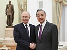 Vladimir Putin jednal v Moskv s ínským ministrem zahranií Wangem I. (1....