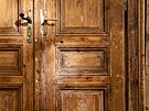 Z autentických dveí mezi místnostmi z konce 19. století pi renovaní práci...