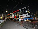 Do Prahy dorazila z plzesk tovrny prvn tramvaj zcela novho typu. Do...