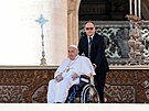 Pape Frantiek se poprvé od proputní z nemocnice objevil na veejnosti. Na...