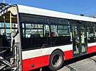 Nehoda autobusu MHD blokuje kiovatku ve vehlov ulici na Praze 15. (4. dubna...