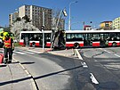 Nehoda autobusu MHD blokuje kiovatku ve vehlov ulici na Praze 15. (4. dubna...