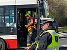 Nehoda autobusu MHD blokuje kiovatku ve vehlov ulici na Praze 15. (4. dubna...