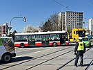 Nehoda autobusu MHD blokuje kiovatku ve vehlov ulici na Praze 15. (4. dubna...