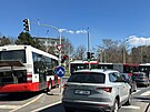 Nehoda autobusu MHD blokuje kiovatku ve vehlov ulici na Praze 15. (4. dubna...