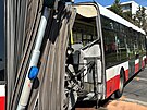 Nehoda autobusu MHD blokuje kiovatku ve vehlov ulici na Praze 15. (4. dubna...