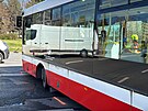 Nehoda autobusu MHD blokuje kiovatku ve vehlov ulici na Praze 15. (4. dubna...