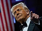 Americký prezident Donald Trump gestikuluje bhem úasti na veei Národního...